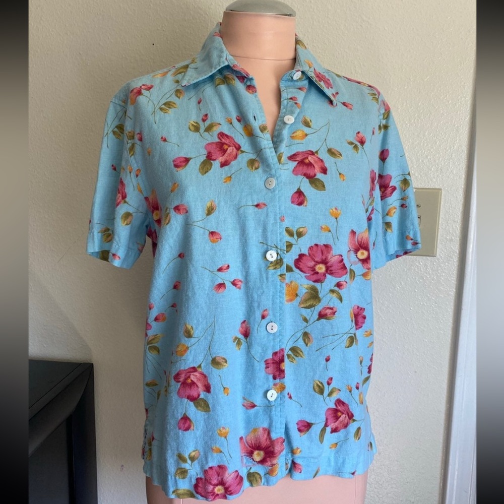 Vintage Floral blue button down shirt 👚✨💙